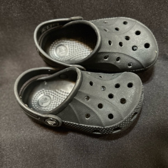 Kids Crocks size 6/7 - Picture 3 of 3
